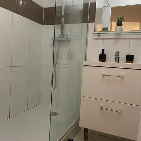 By By By Neptune Apartmán Cannes