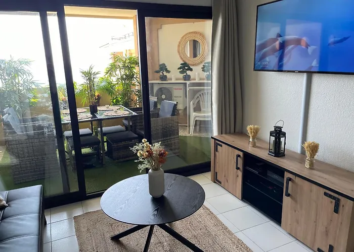 By By By Neptune Apartmán *